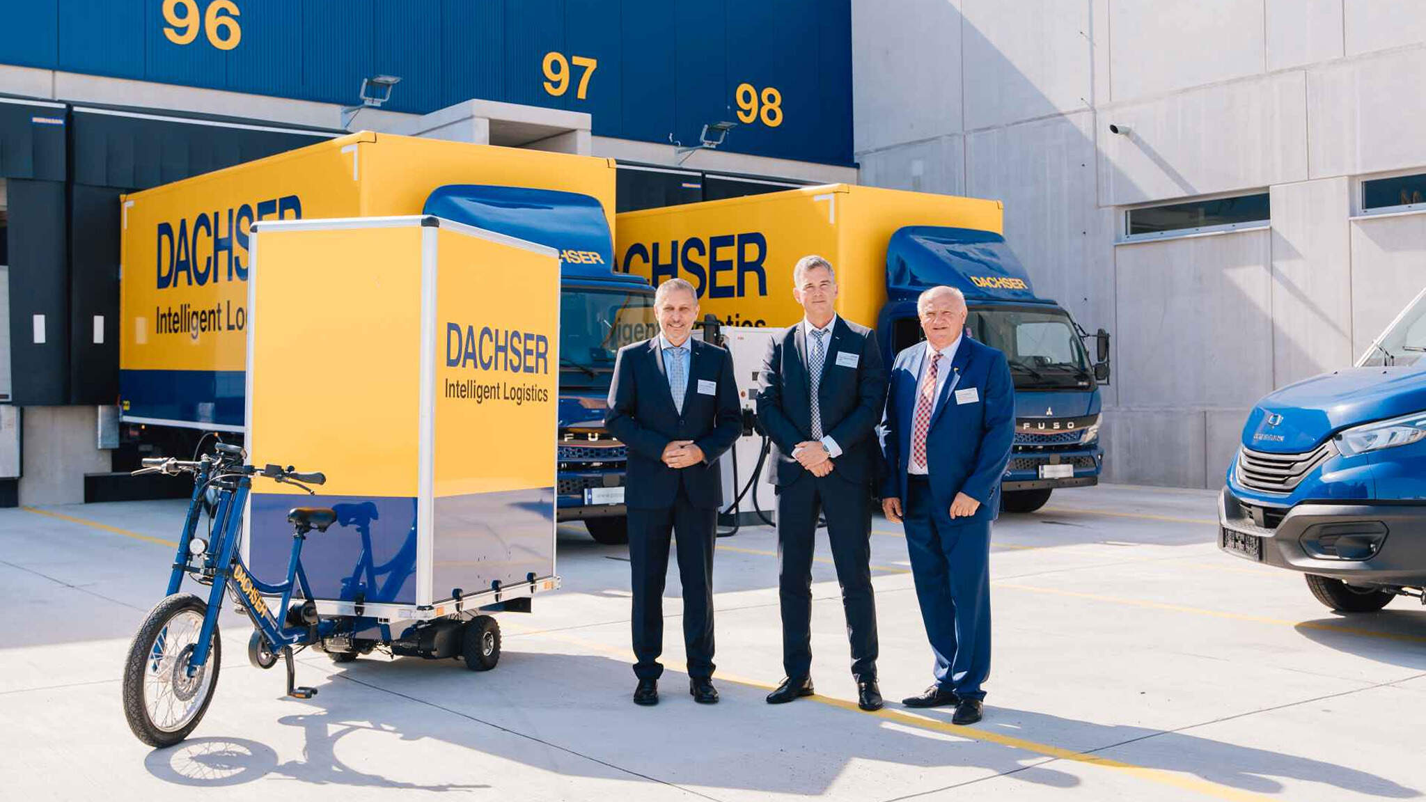 From left: Günter Hirschbeck, Managing Director European Logistics DACHSER Austria; Peter Deutschbauer, Managing Director Air & Sea Logistics DACHSER Eastern Europe and Austria; and Ernst Wendl, Mayor of Himberg.