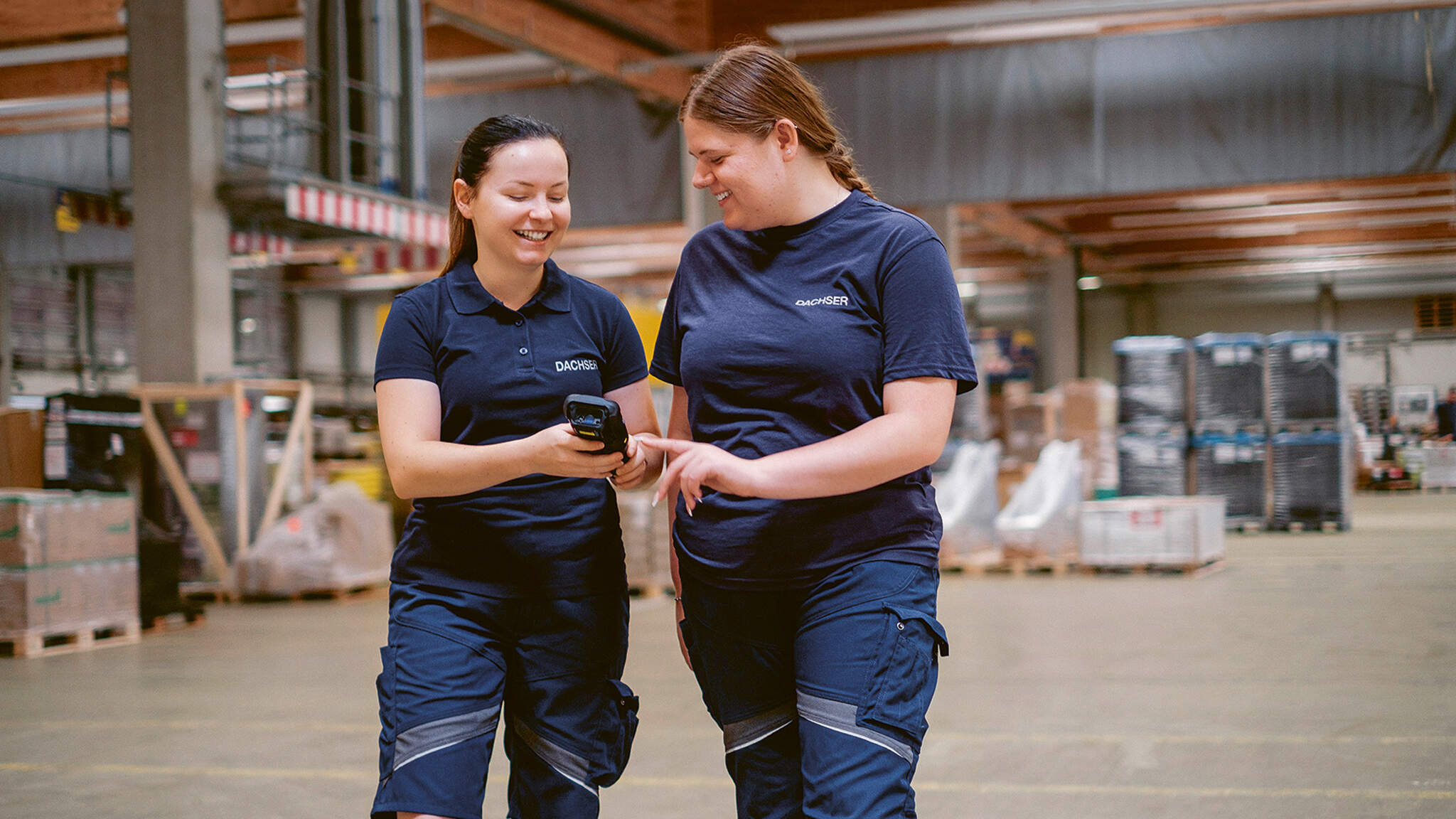 Lisa Ederer (left) passes on her expertise to others. 
(Picture: Stefan Gergely)